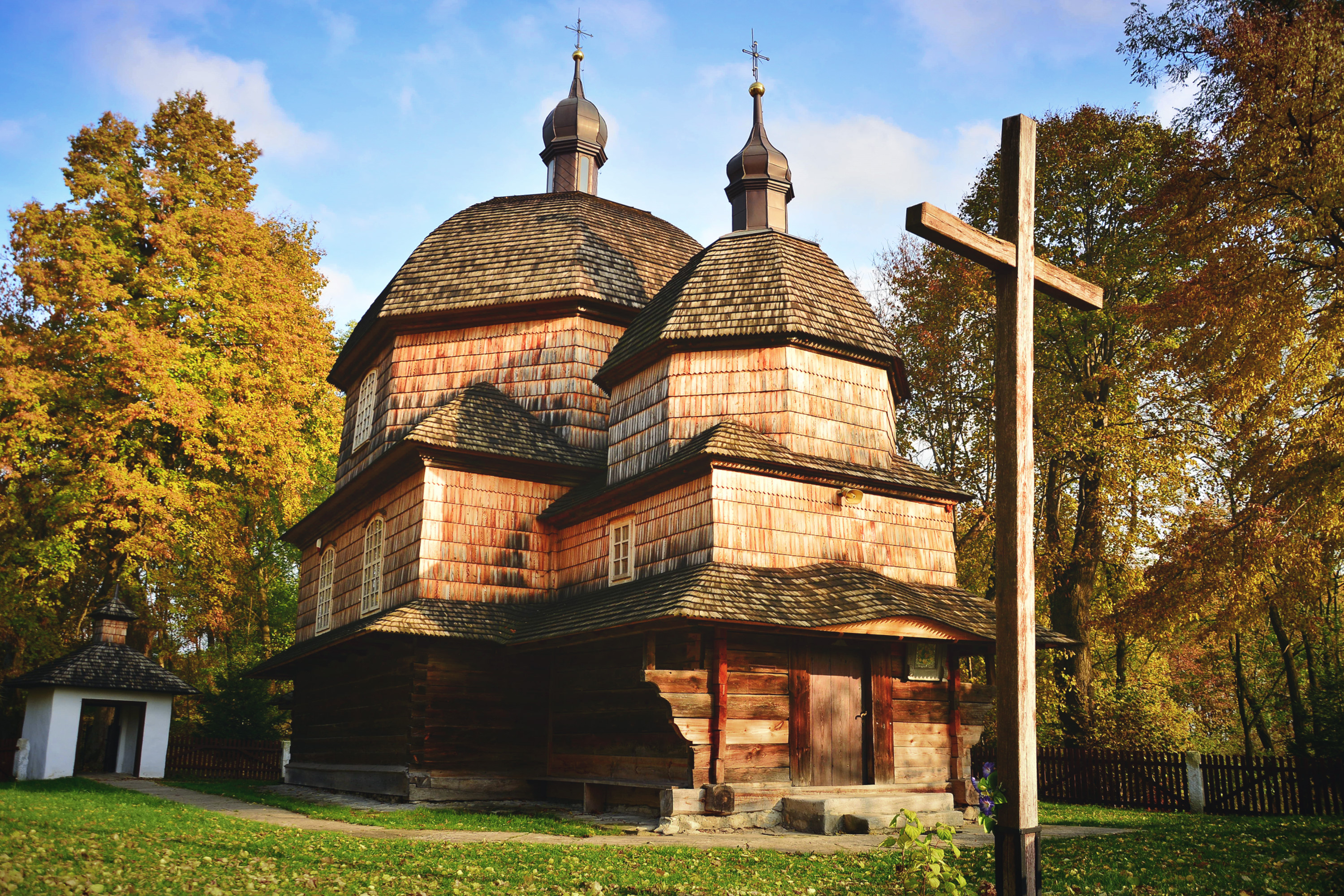 Drewniana cerkiew w Hrebennem należy do najpiękniejszych w Polsce zabytków sakralnej architektury drewnianej.